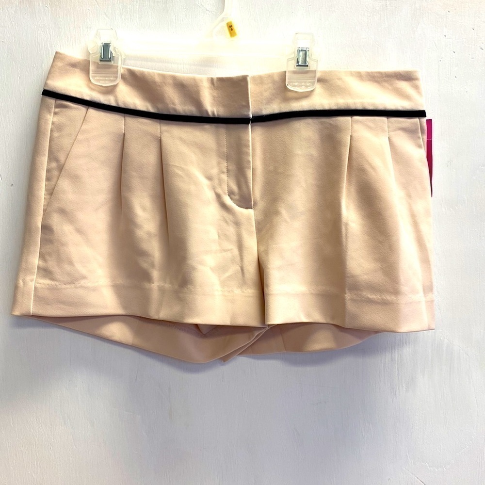 (1088) Adorable Express shorts new with tags size 4
